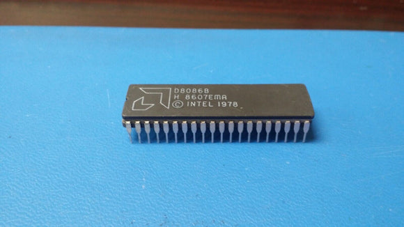 (1 PC) D8086B AMD Microprocessor, 16-Bit, 5MHz, NMOS, CDIP40