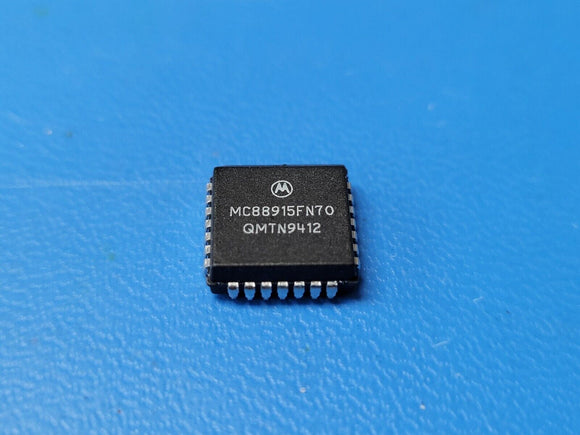 (1 PC) MC88915TFN70 MOT IC DRIVER CLK PLL 70MHZ 28-PLCC