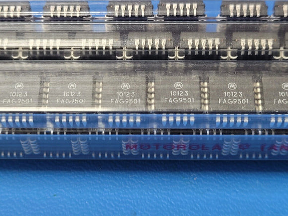 (1 PC) MC10123FN MOTOROLA Bus Driver 10K Series 3-Func 1-Bit ECL PLCC20