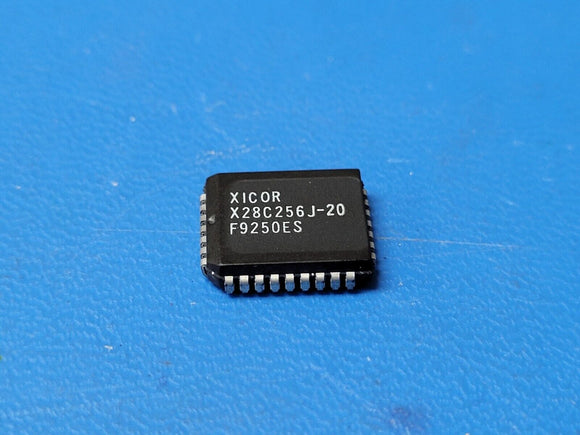(2 PCS) X28C256J-20 XICOR EEPROM, 32KX8, 200ns, Parallel, CMOS, PLCC32