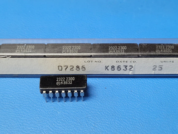 (1 PC) 2322-2300 MOTOROLA INTEGRATED CIRCUIT CER DIP 14 PIN