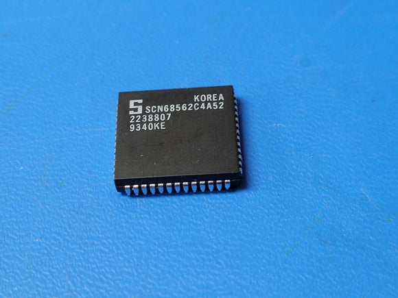 (1 PC) SCN68562C4A52 Dual Universal Serial Communications Controller PLCC52